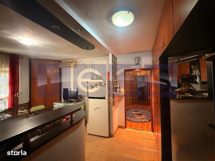 Apartament cu 4 camere decomandat în Rahova