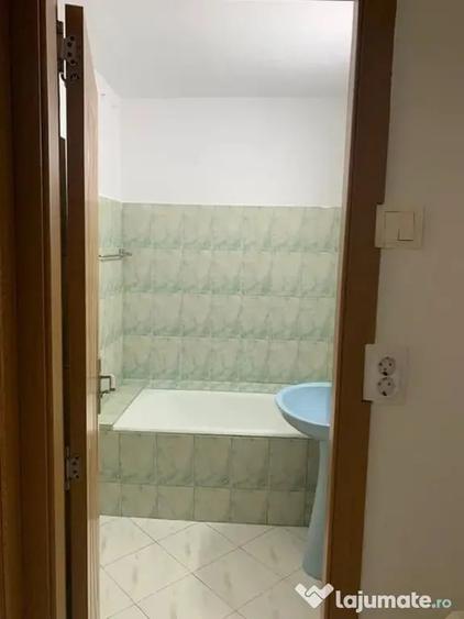 Apartament cu 3 camere decomandat în Republicii