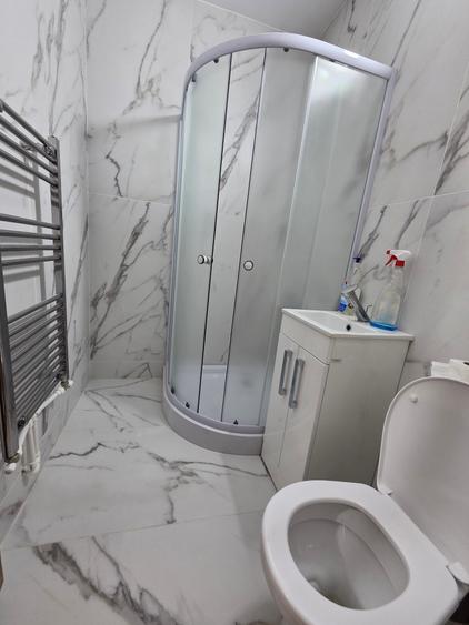 Apartament cu 2 camere semidecomandat în Adjud