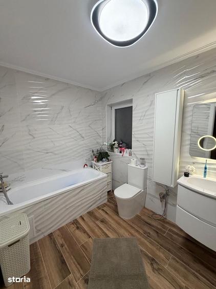 Casă cu 4 camere cu Teren 300 Mp în Central