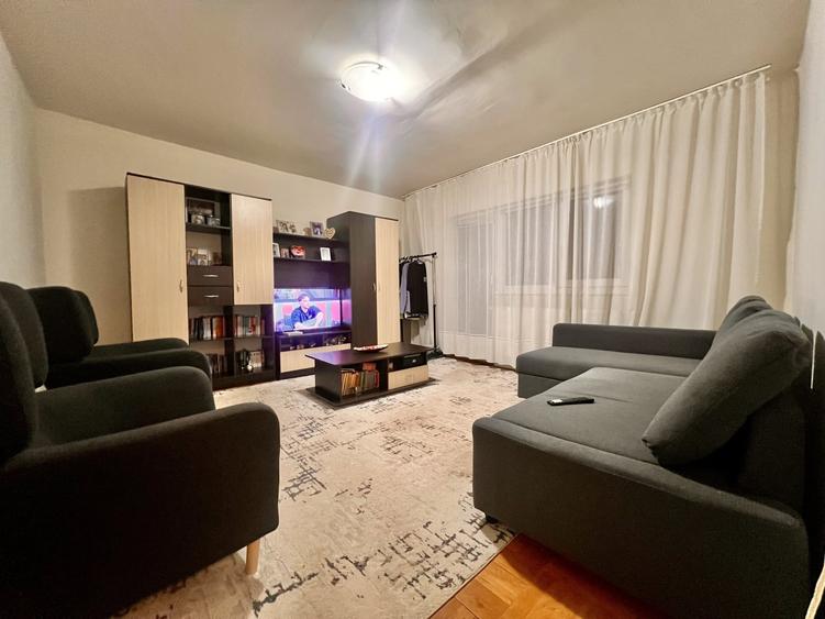 Apartament cu 3 camere decomandat, mobilat în Girocului