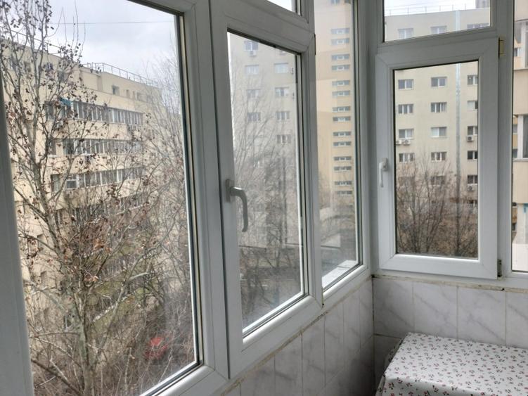 Apartament cu 3 camere semidecomandat în Barbu Văcărescu