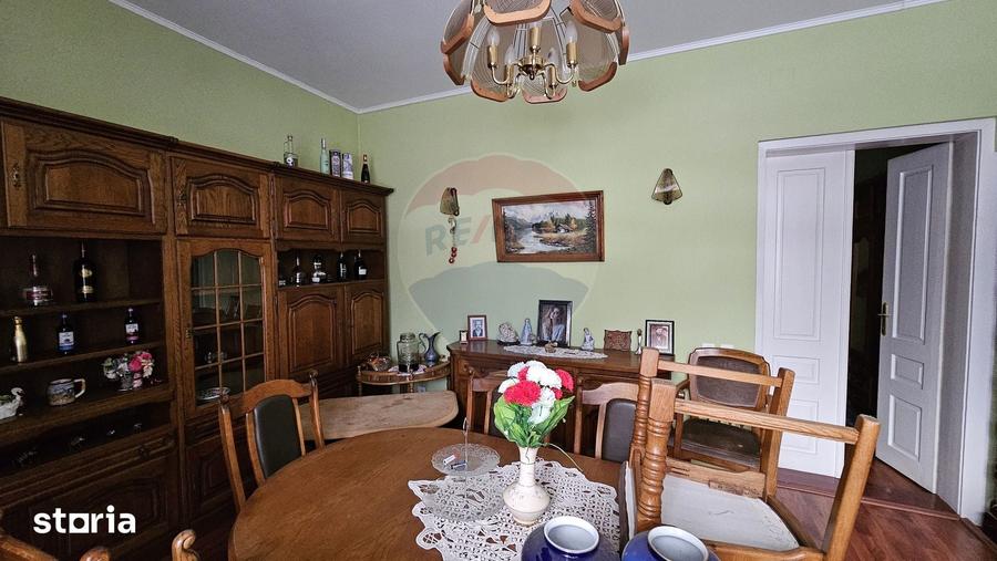 Casă cu 6 camere cu Teren 200 Mp în Central