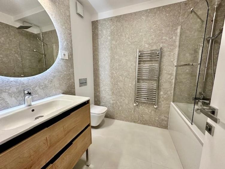 Apartament cu 4 camere decomandat, mobilat în Băneasa