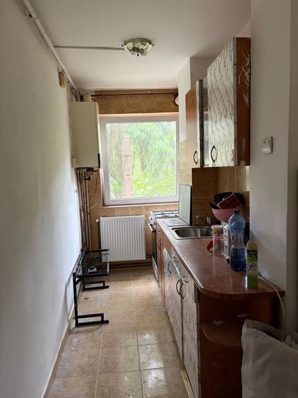 Apartament cu 3 camere semidecomandat în Dâmbu Pietros