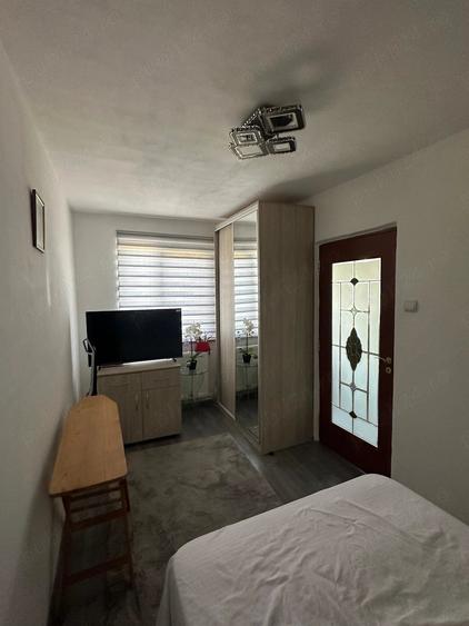 Apartament cu 2 camere nedecomandat în Km 4