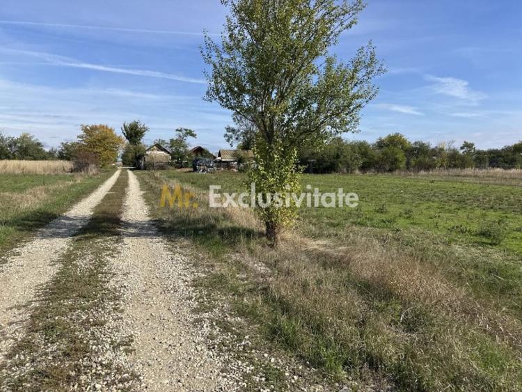 Teren de 3700 mp, în Rătești