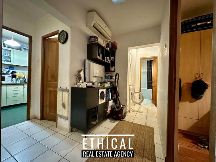Apartament cu 3 camere decomandat în Drumul Taberei