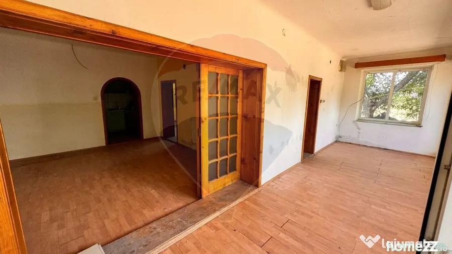 Casă cu 4 camere cu Teren 1367 Mp în Sântandrei