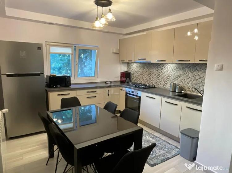 Apartament cu 3 camere decomandat în Sebastian