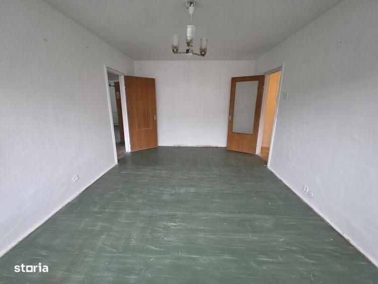 Apartament cu 3 camere semidecomandat în 1 Decembrie 1918