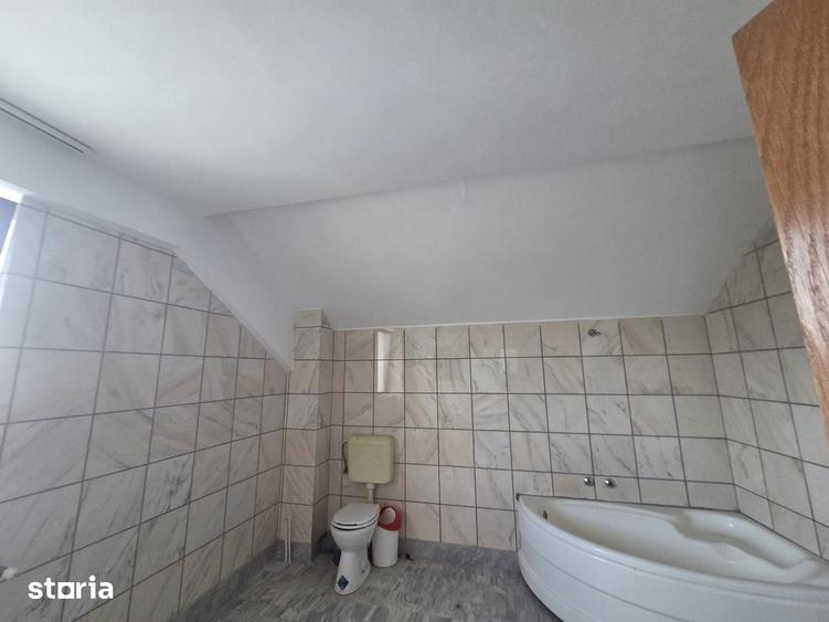 Casă cu 9 camere cu Teren 800 Mp în Prundu