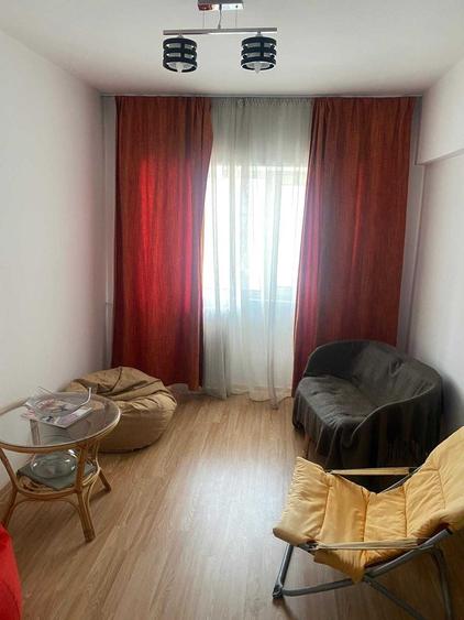 Apartament cu 3 camere decomandat în Dobroești