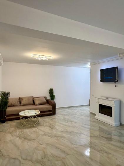 Apartament cu 2 camere semidecomandat, mobilat în Tomis Plus