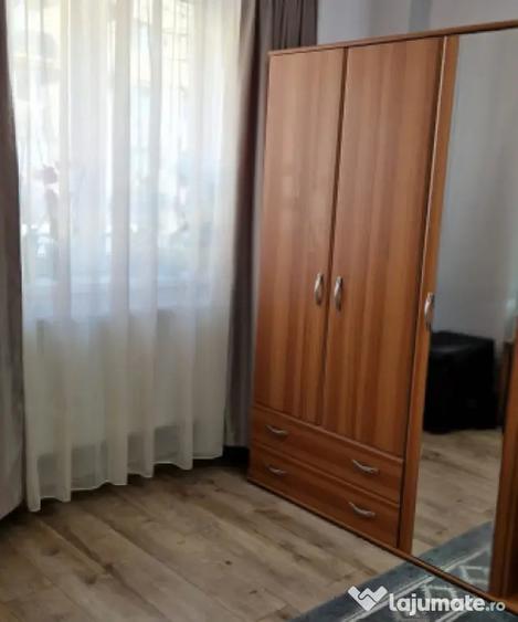 Apartament cu 3 camere semidecomandat în Central