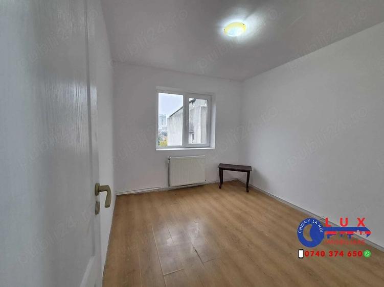 Apartament cu 3 camere semidecomandat în Babadag