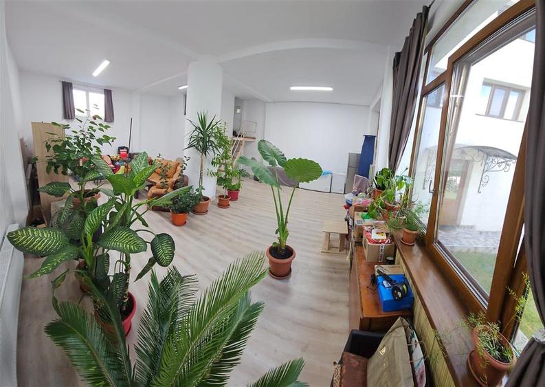 Casă cu 4 camere cu Canalizare în Central