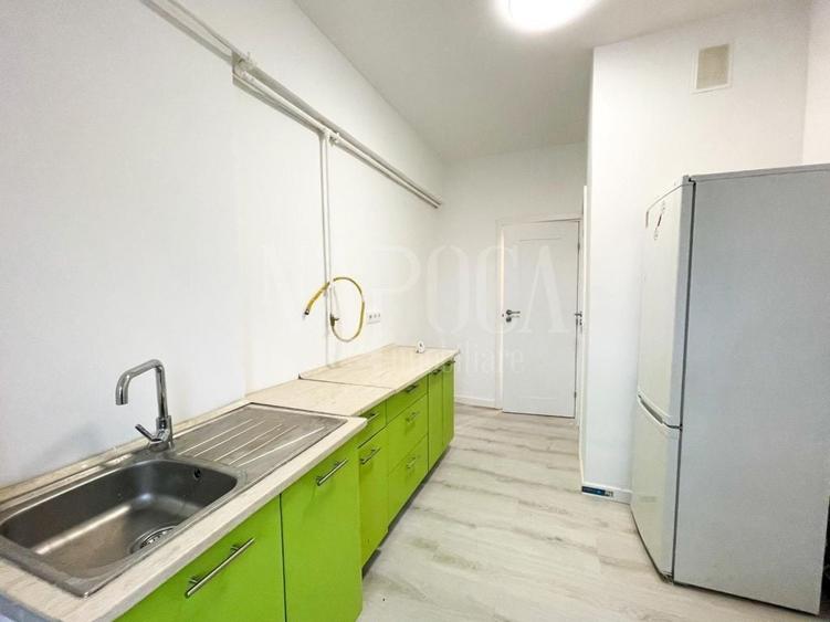 Apartament cu 4 camere decomandat în Central