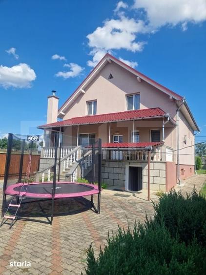 Casă cu 7 camere cu Teren 830 Mp în Central