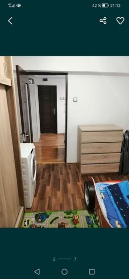 Apartament cu 3 camere semidecomandat în Debarcader