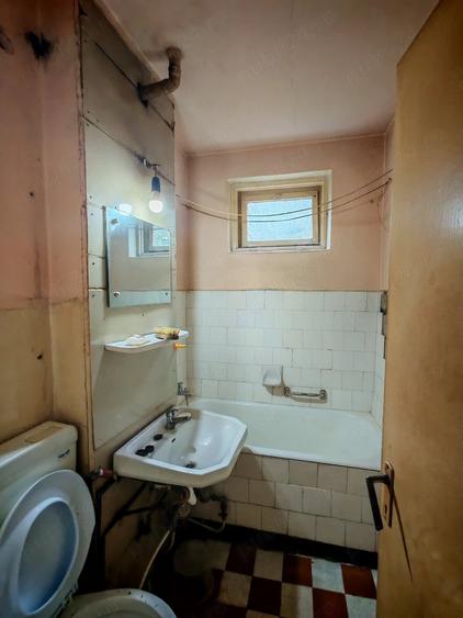 B-dul Regele Mihai, in spate la Mag. Maramures, 2 camere dec.,parter,fara investitii,67000 euro - 3
