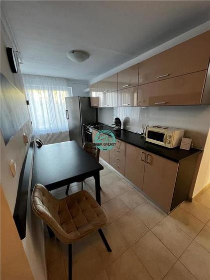 Apartament cu 4 camere decomandat, mobilat în 7 Noiembrie