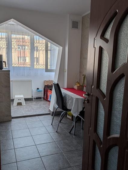 Apartament cu 3 camere decomandat, mobilat în Dristor