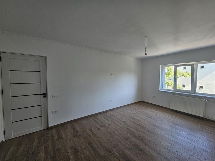 Apartament cu 3 camere decomandat în Iosia
