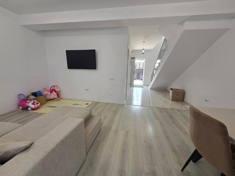 Duplex cu 3 camere cu Canalizare în Dobroești