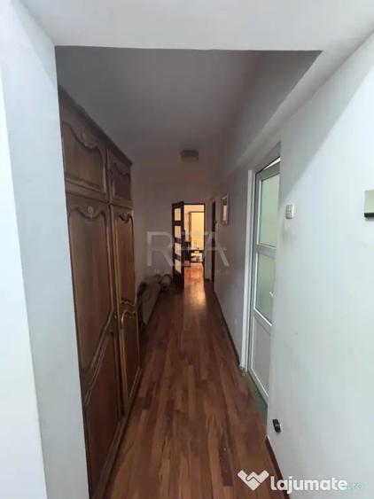 Apartament cu 4 camere decomandat în Titan