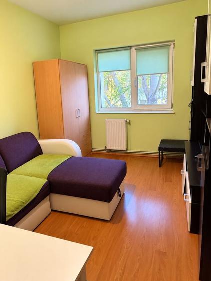 Apartament cu 3 camere decomandat, mobilat în Soarelui