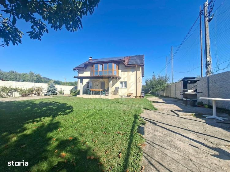 Casă cu 4 camere decomandat cu Teren 1000 Mp în Hărman