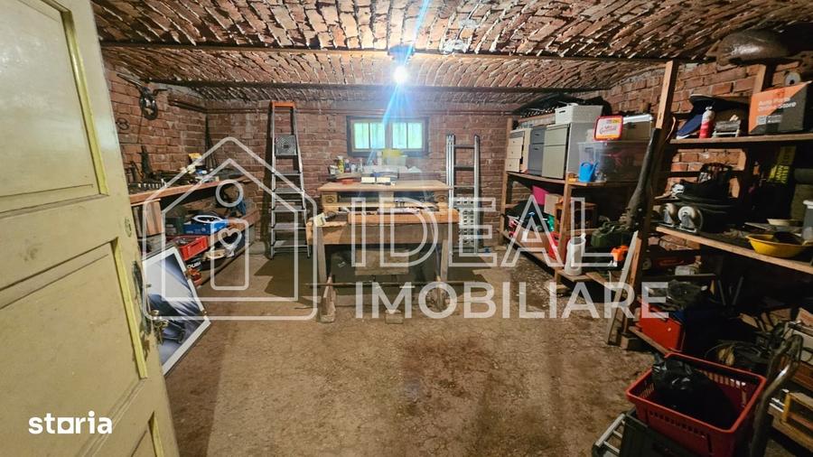 Casă cu 6 camere cu Teren 900 Mp în Calea Poplăcii