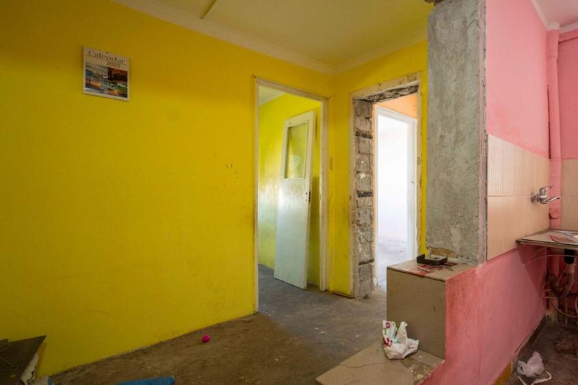 Apartament cu 2 camere decomandat în Valenta