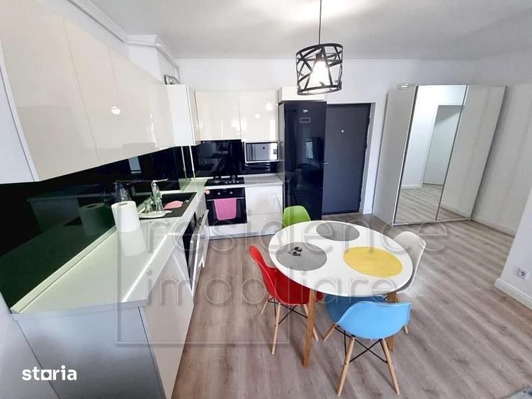 Apartament cu 3 camere semidecomandat, mobilat în Bună Ziua