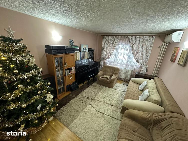 Apartament cu 4 camere decomandat în Nicolina