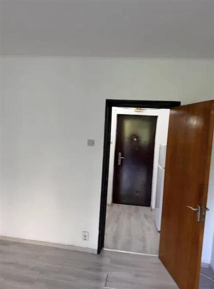 Garsonieră semidecomandată în Apărătorii Patriei