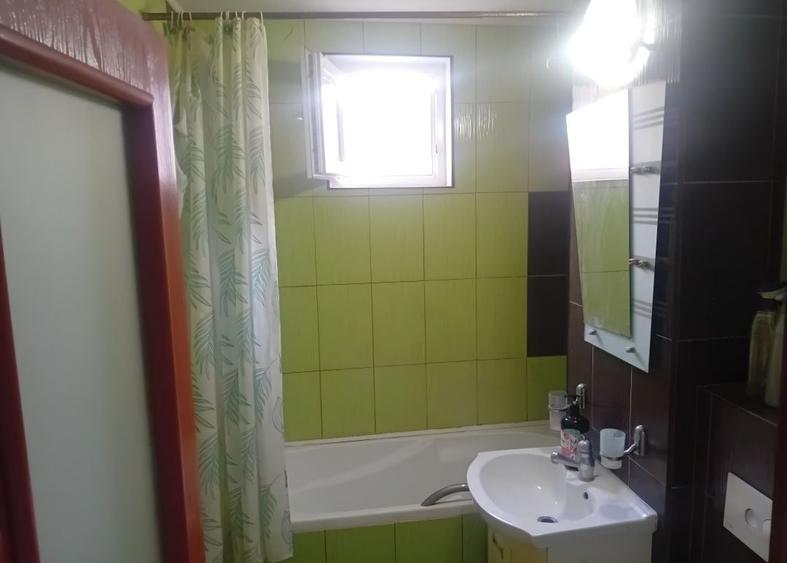 Apartament cu 2 camere decomandat în Precista
