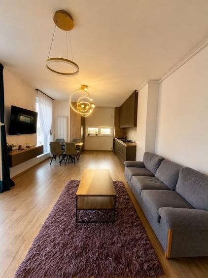 Apartament cu 3 camere semidecomandat, mobilat în Tractorul