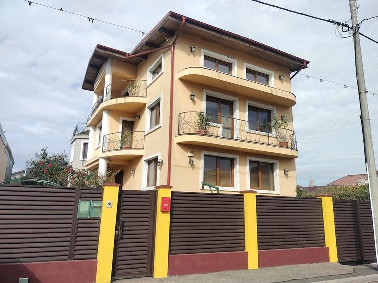 Casă cu 8 camere cu Teren 550 Mp în Pantelimon