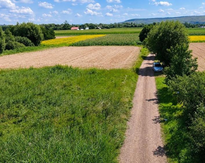 Teren intravilan de 9330 mp, în Topolița