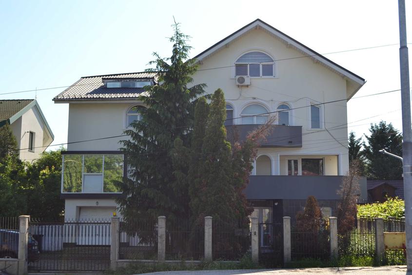 Casă cu 4 camere în Central