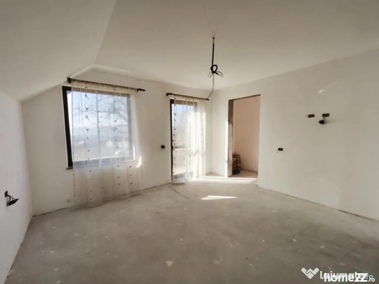 Casă cu 5 camere cu Teren 1792 Mp în Mitocu Dragomirnei