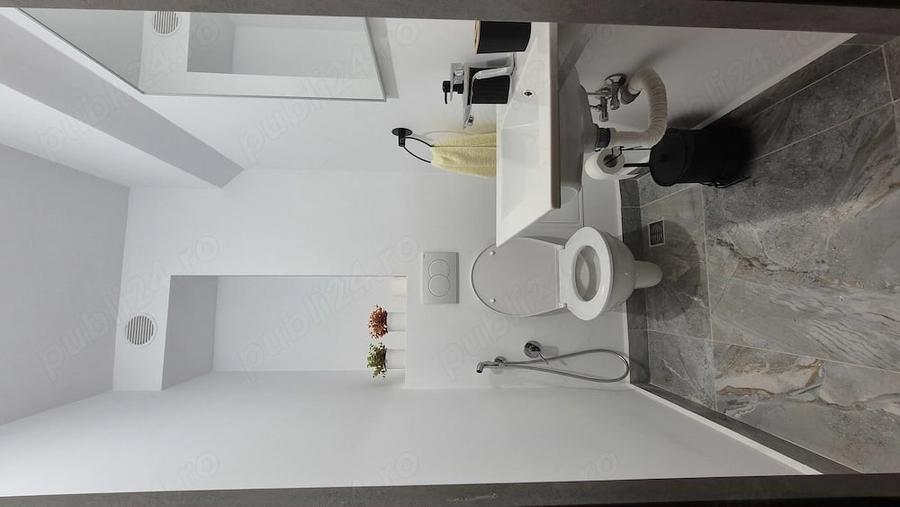 Apartament cu 4 camere decomandat în Central