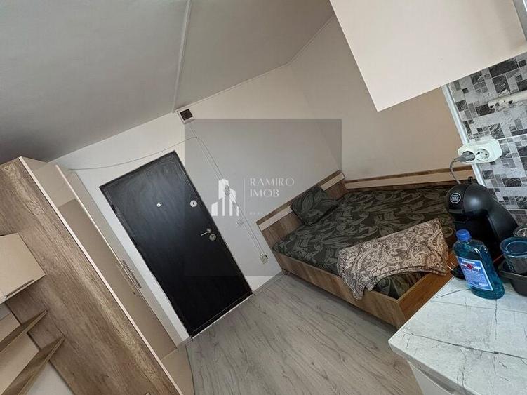 Garsonieră decomandată în Apărătorii Patriei