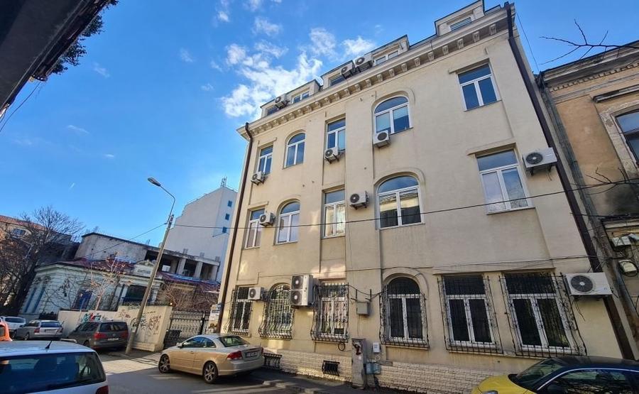 Birou, de 878 mp, în Universitate