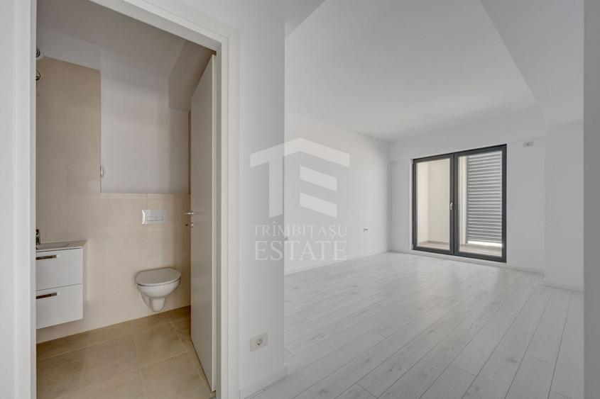 Apartament cu 3 camere semidecomandat în Colentina