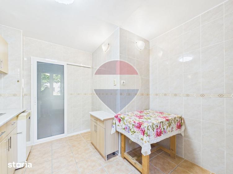 Apartament cu 3 camere decomandat în Titan