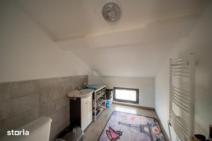 Casă cu 5 camere decomandat cu Teren 60 Mp în Central