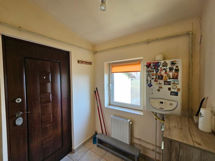 Apartament cu 3 camere decomandat, mobilat în Giarmata-Vii